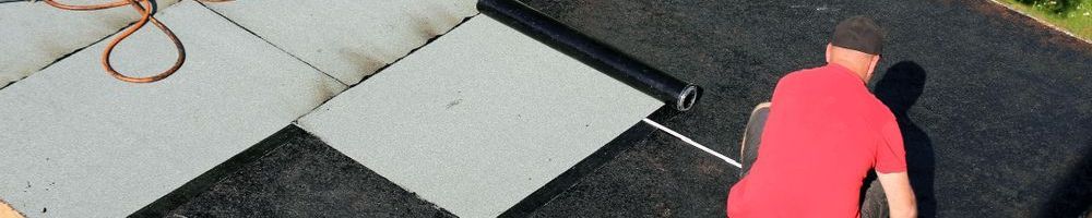 Nieuw bitumen leggen op bijgebouw Nieuw bitumen leggen op bijgebouw in Raalte